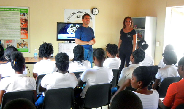 NASA-Astronaut NASA-Astronaut besucht das CENTRE MONTESSORI D'HAITI besucht das CENTRE MONTESSORI D'HAITI