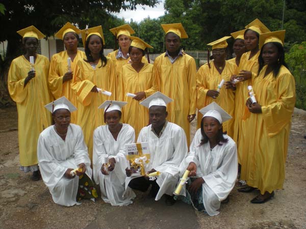 first graduates from the „Centre Montessori d’Abengourou” by the Peter-Hesse-Foundation